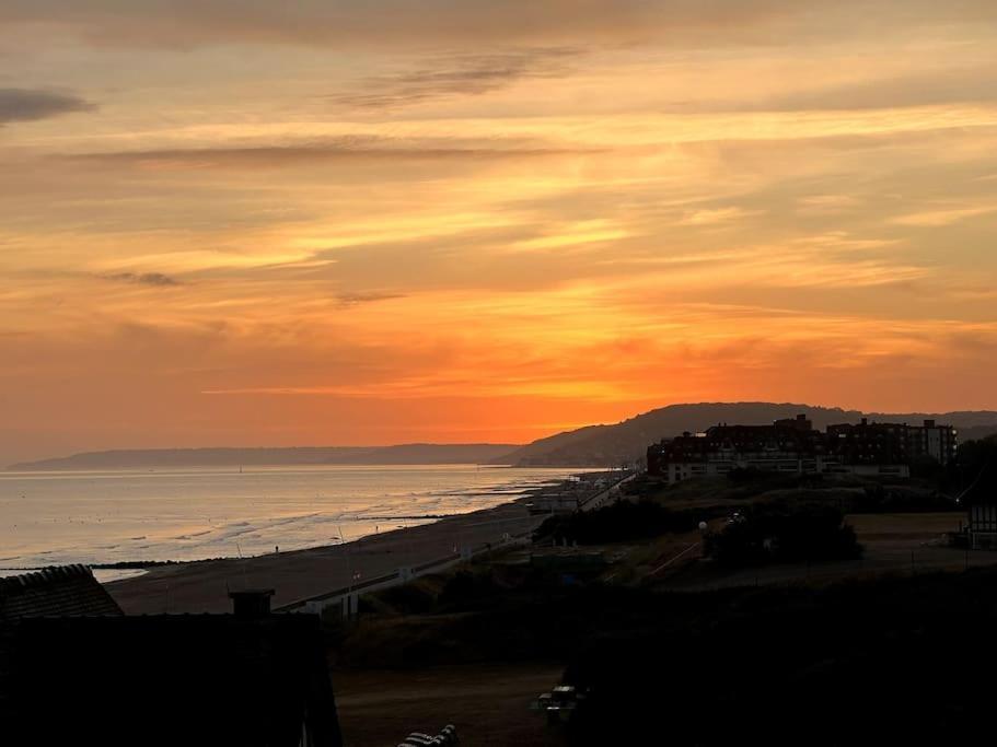 Appartamento Sur La Plage / Enjoy The Beach Cabourg Esterno foto