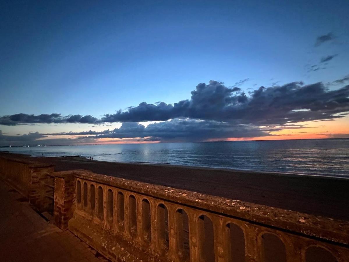 Appartamento Sur La Plage / Enjoy The Beach Cabourg Esterno foto